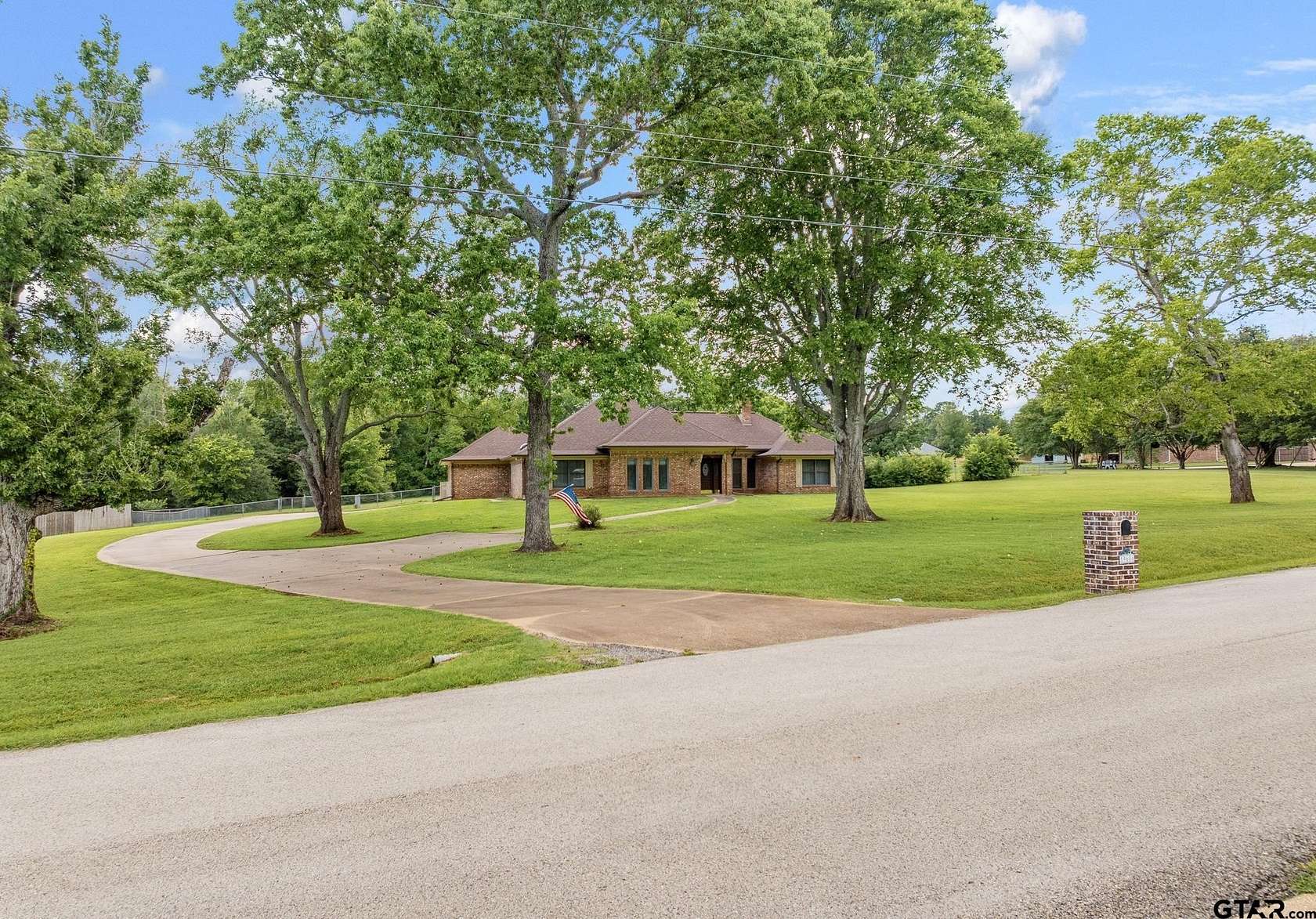 2.18 Acres of Land with Home for Sale in Flint, Texas