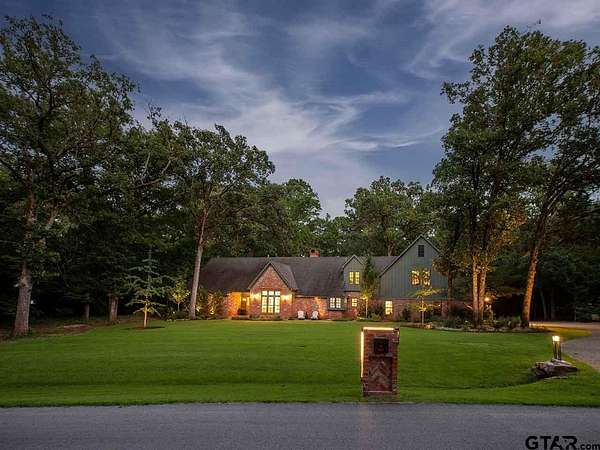 1.5 Acres of Land with Home for Sale in Tyler, Texas
