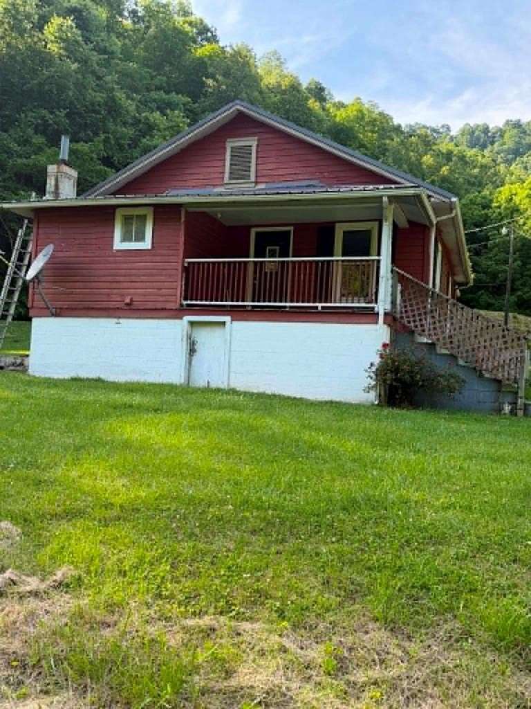 65 Acres of Land with Home for Sale in Phyllis, Kentucky
