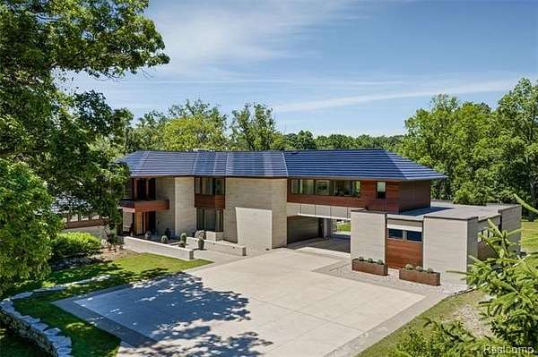 10 Acres of Land with Home for Sale in Bloomfield Hills, Michigan