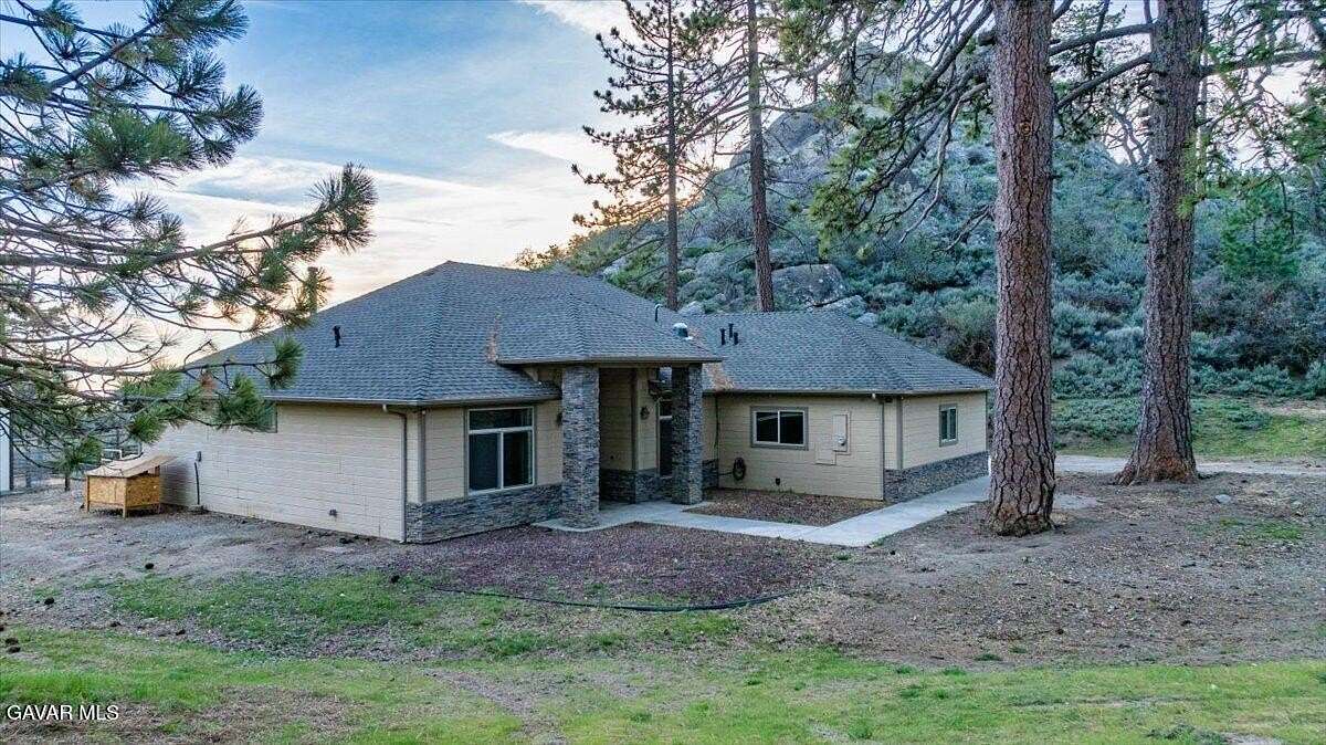 1.56 Acres of Land with Home for Sale in Tehachapi, California