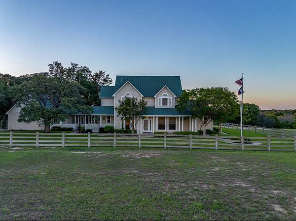 22 Acres of Land with Home for Sale in Fort Worth, Texas