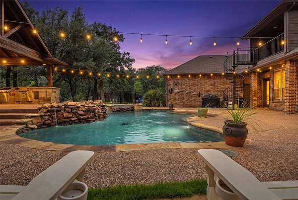 1.57 Acres of Land with Home for Sale in Double Oak, Texas