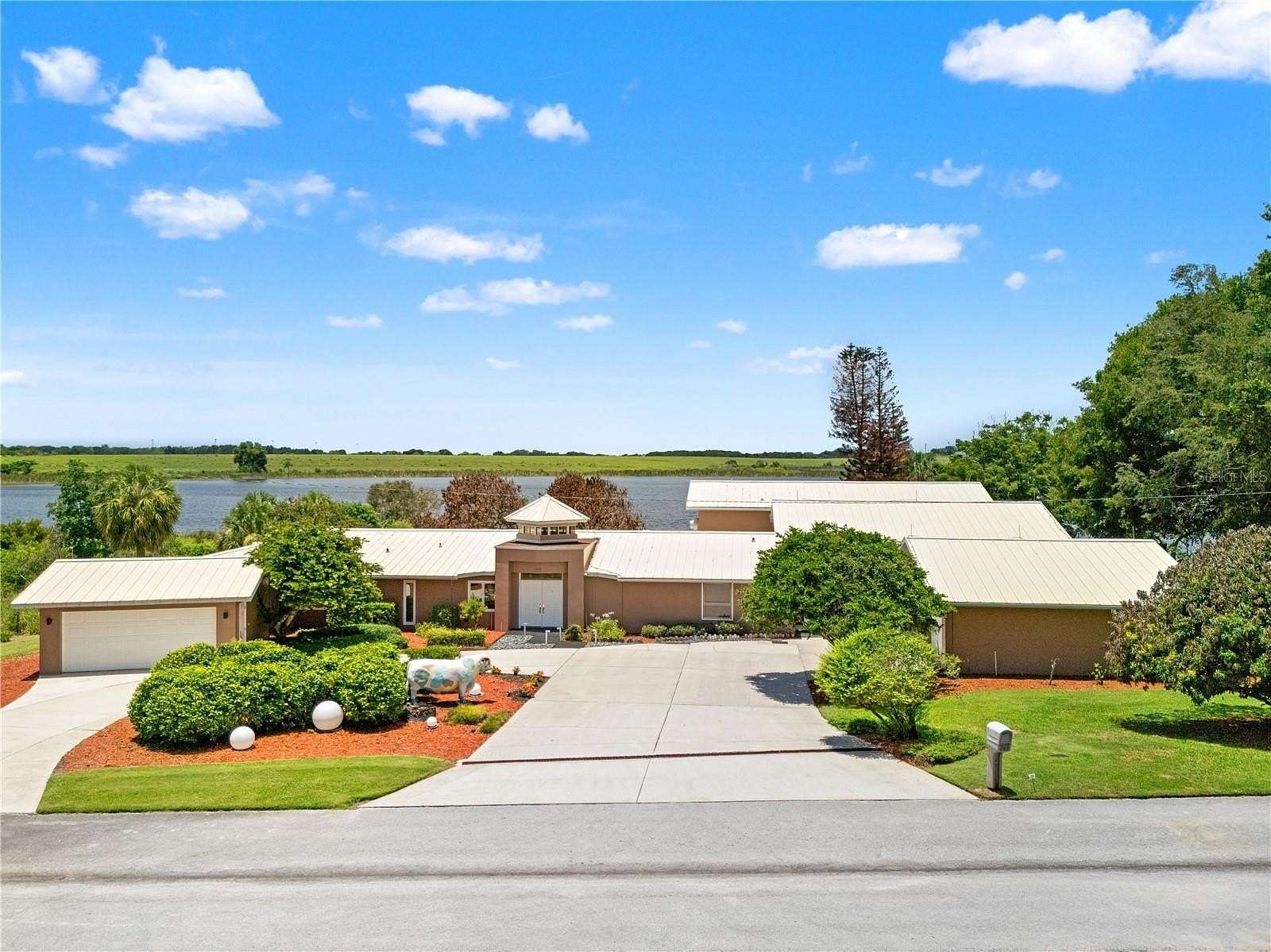 2 Acres of Land with Home for Sale in Lake Alfred, Florida