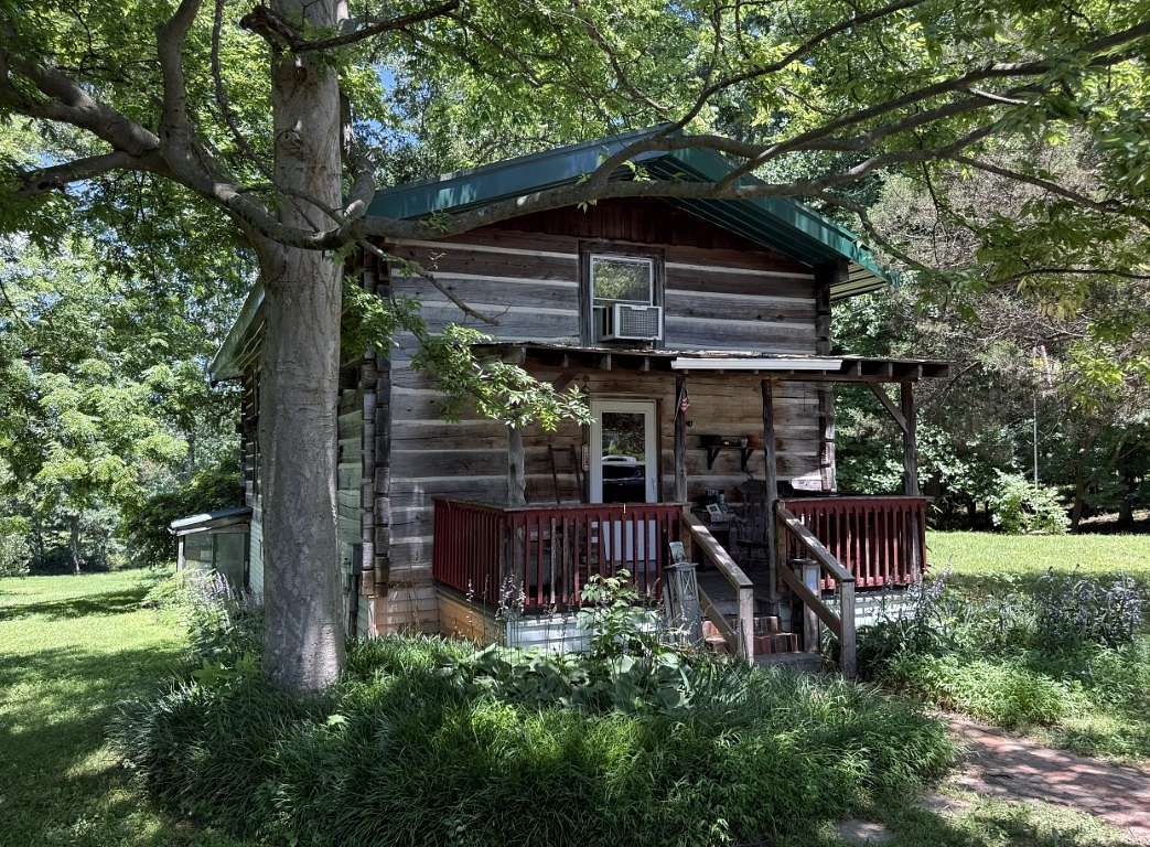 5.15 Acres of Land with Home for Auction in Cross Plains, Tennessee