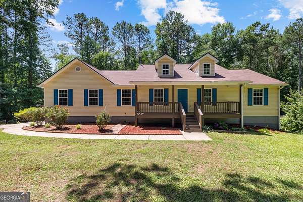 2.78 Acres of Land with Home for Sale in Moreland, Georgia