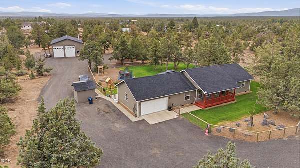5.1 Acres of Land with Home for Sale in Redmond, Oregon