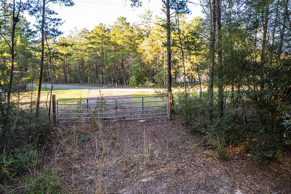 10.7 Acres of Land for Sale in DeFuniak Springs, Florida