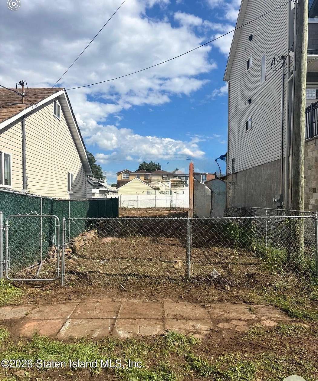 0.14 Acres of Residential Land for Sale in Staten Island, New York