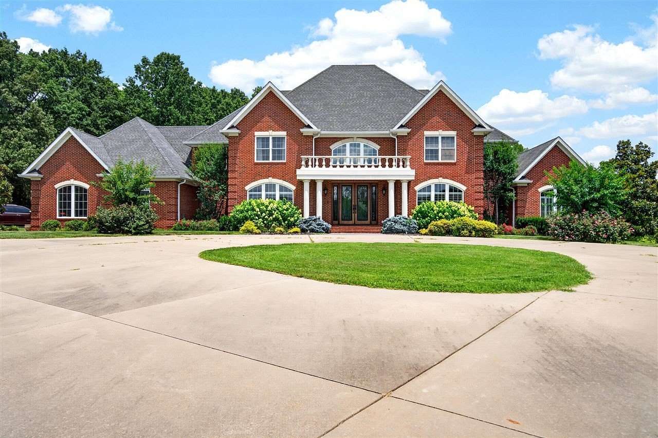 23.8 Acres of Recreational Land with Home for Sale in Bowling Green, Kentucky