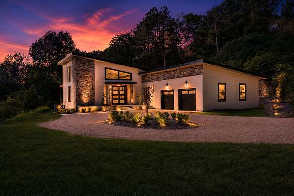 5 Acres of Land with Home for Sale in Nashville, Tennessee