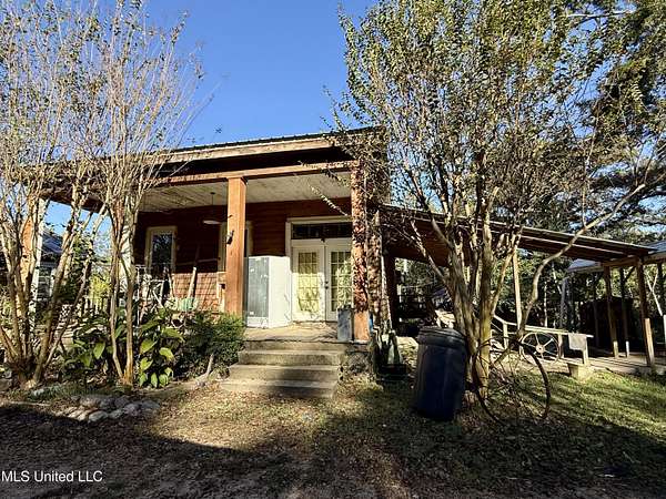 5.24 Acres of Land with Home for Sale in Natchez, Mississippi