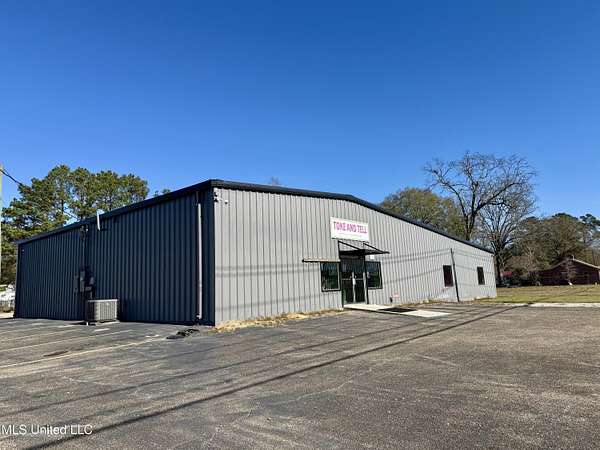 1.68 Acres of Improved Commercial Land for Sale in Laurel, Mississippi