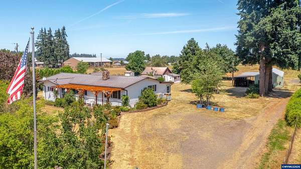 9 Acres of Land with Home for Sale in Lebanon, Oregon