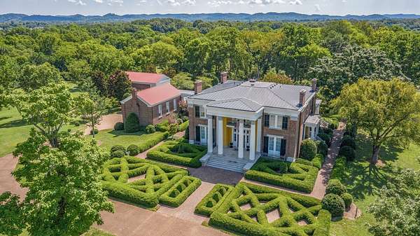 66 Acres of Land with Home for Sale in Franklin, Tennessee