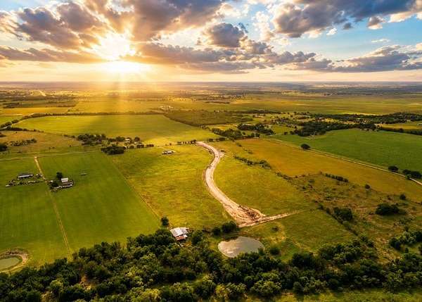 1 Acre of Residential Land for Sale in Elm Mott, Texas