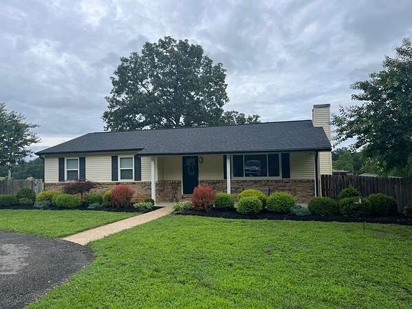 1.62 Acres of Land with Home for Sale in Paris, Tennessee