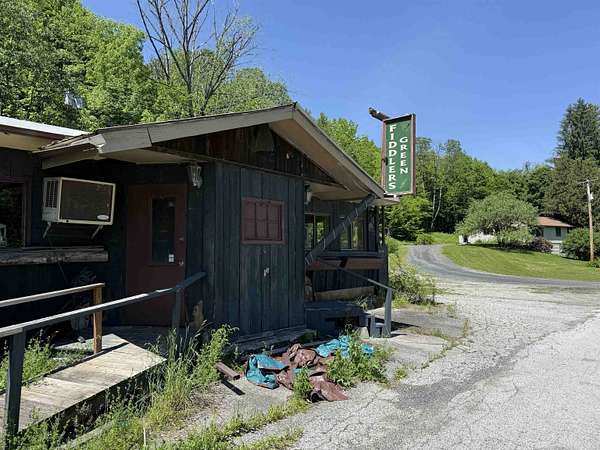 0.98 Acres of Mixed-Use Land for Sale in Northfield, Vermont