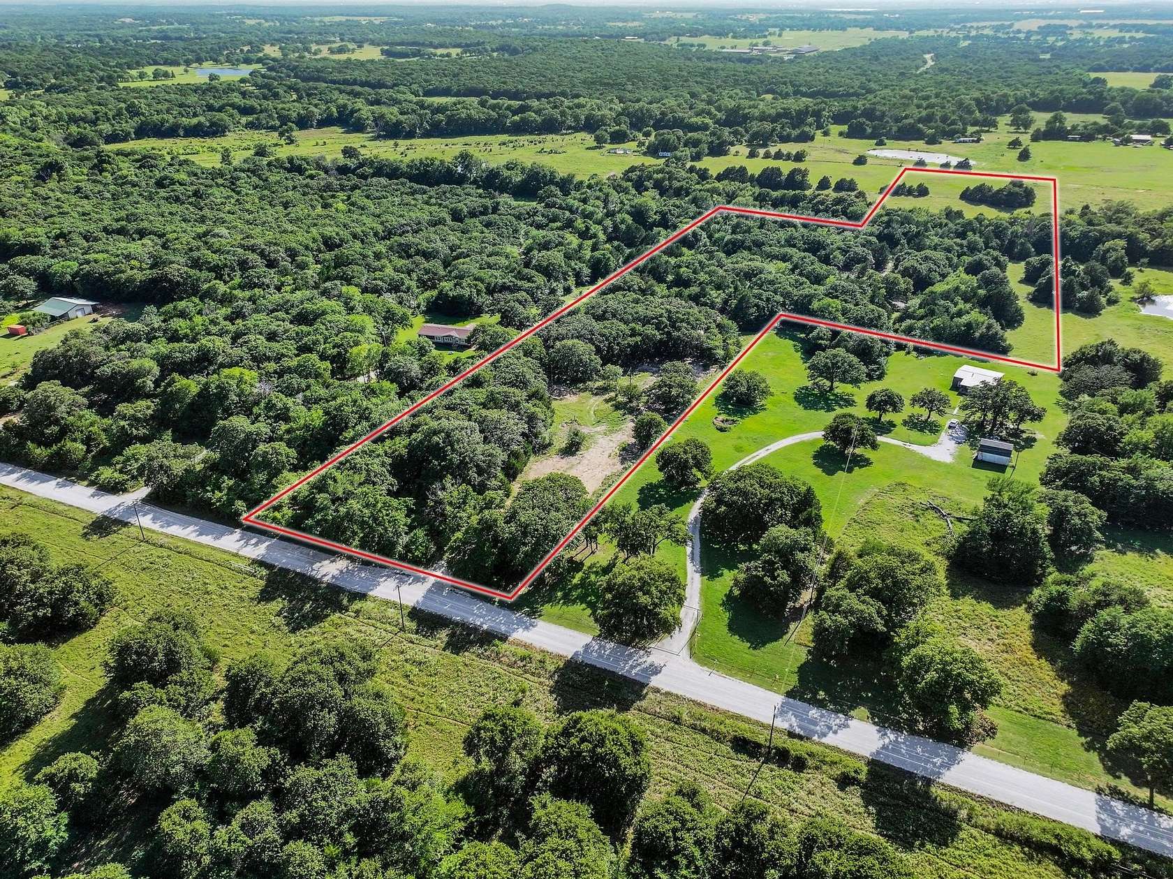 15.5 Acres of Land for Sale in Collinsville, Texas
