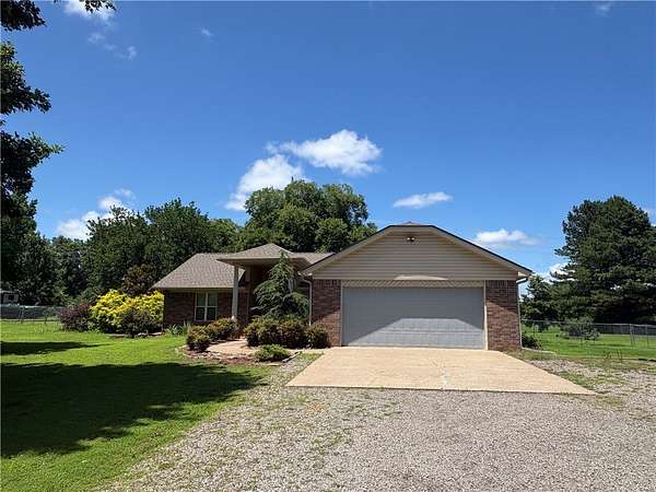 2 Acres of Land with Home for Sale in Russellville, Arkansas