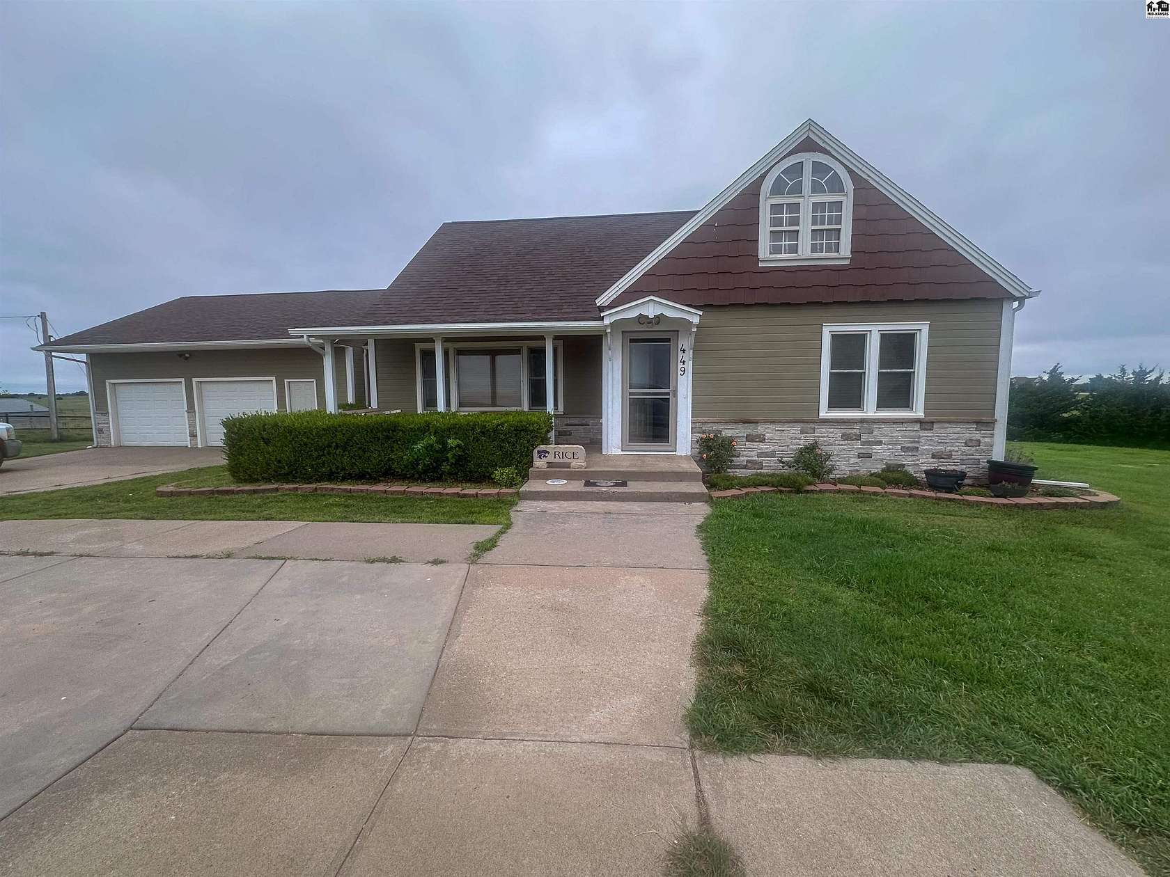 5.6 Acres of Land with Home for Sale in Pratt, Kansas