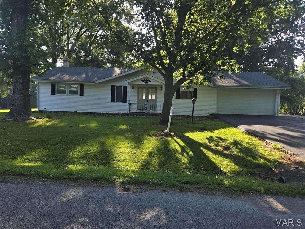 1.83 Acres of Land with Home for Sale in Carlyle, Illinois