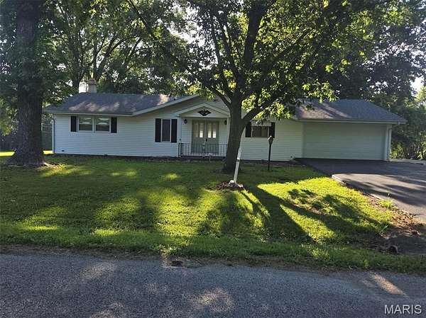 1.83 Acres of Land with Home for Sale in Carlyle, Illinois