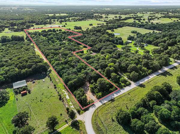 15.5 Acres of Land for Sale in Collinsville, Texas