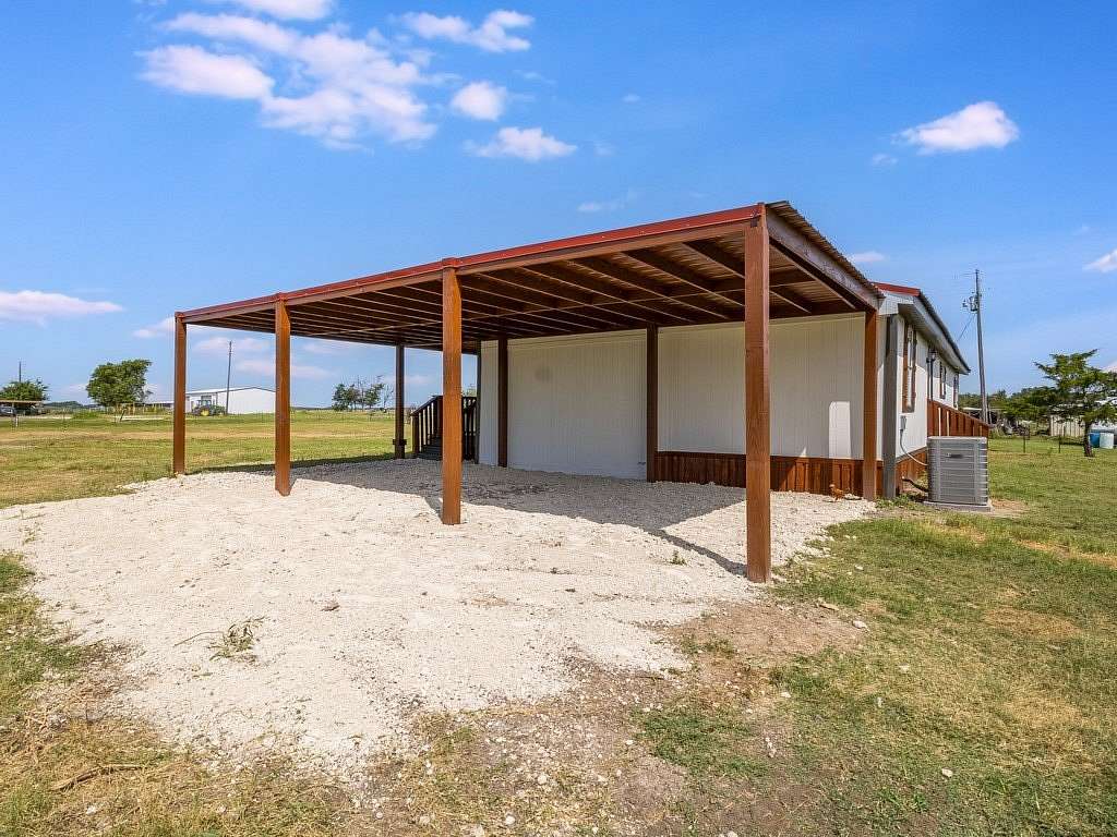 14 Acres of Land with Home for Sale in Groesbeck, Texas
