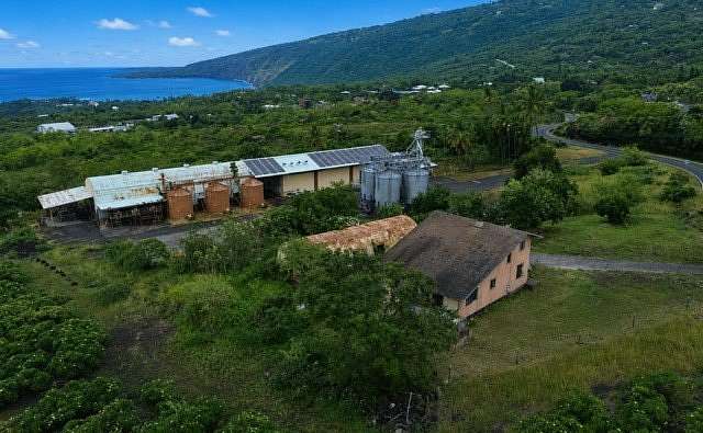 3.1 Acres of Land with Home for Sale in Captain Cook, Hawaii