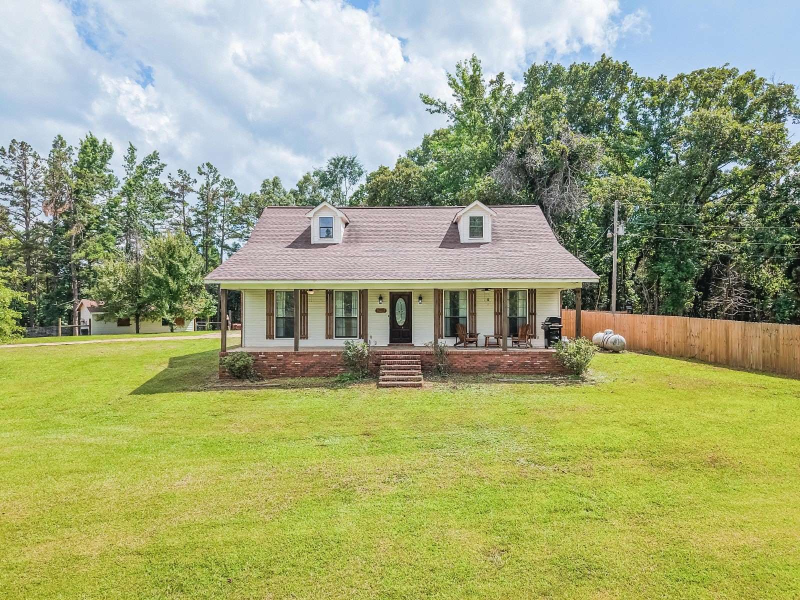 18.8 Acres of Land with Home for Sale in Walnut, Mississippi