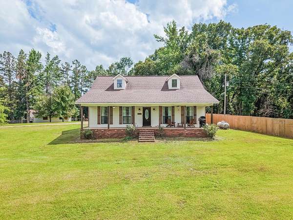 18.8 Acres of Land with Home for Sale in Walnut, Mississippi