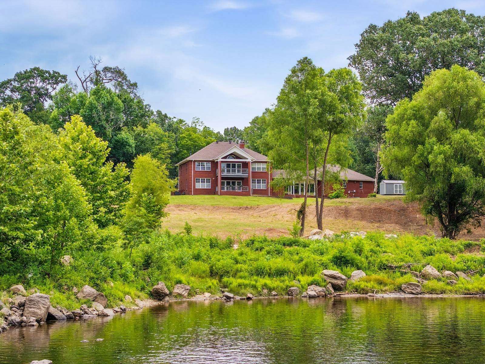 7 Acres of Improved Mixed-Use Land for Auction in Malvern, Arkansas