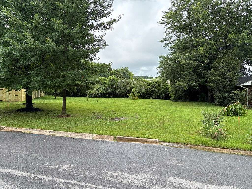 0.26 Acres of Land for Sale in Fayetteville, Arkansas