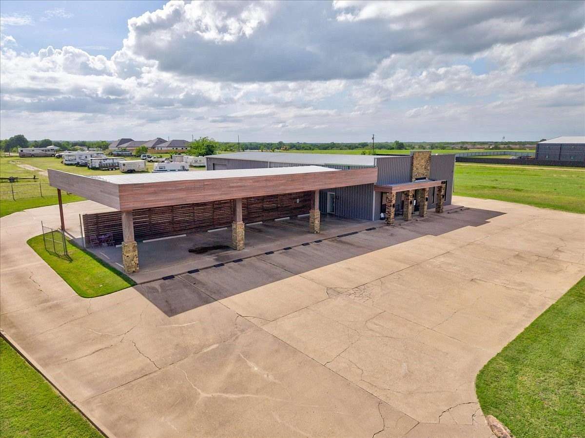 3 Acres of Mixed-Use Land for Sale in Mabank, Texas