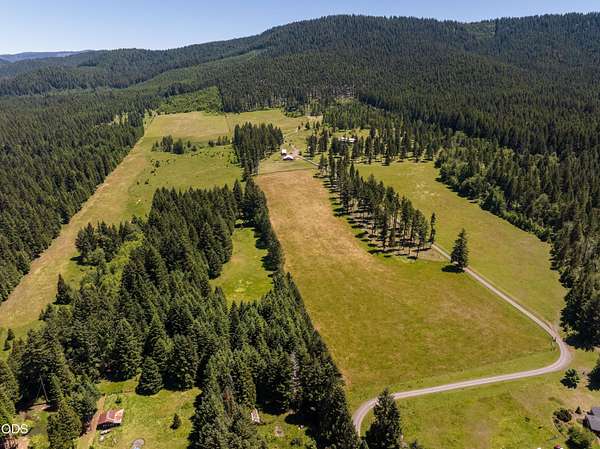 212 Acres of Recreational Land with Home for Sale in Oakridge, Oregon
