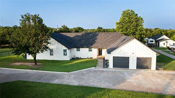 19 Acres of Land with Home for Sale in Weatherford, Texas