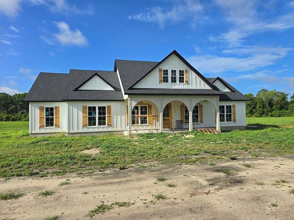 2.46 Acres of Land with Home for Sale in Nashville, Georgia