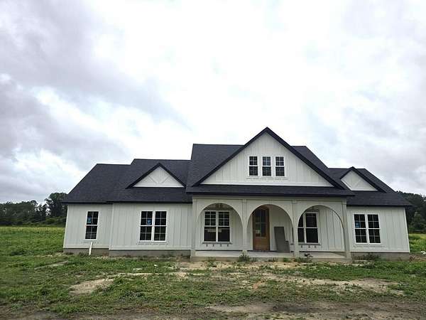 2.46 Acres of Land with Home for Sale in Nashville, Georgia