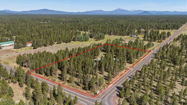 4.85 Acres of Land with Home for Sale in La Pine, Oregon