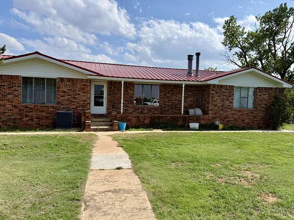150 Acres of Land with Home for Sale in Roaring Springs, Texas