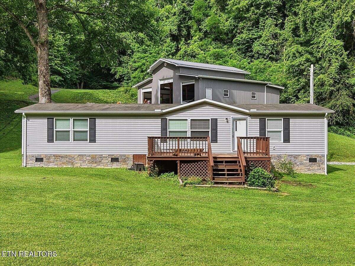 109 Acres of Land with Home for Sale in Eidson, Tennessee