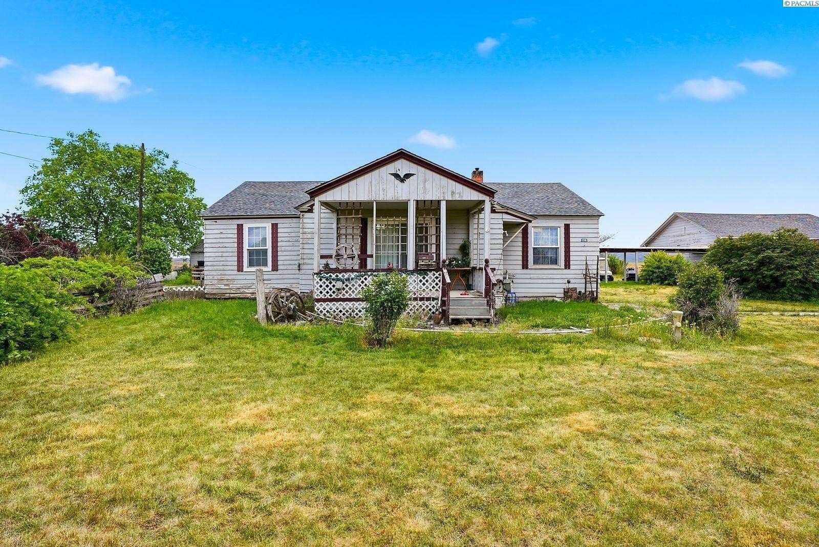 20.7 Acres of Land with Home for Sale in Yakima, Washington