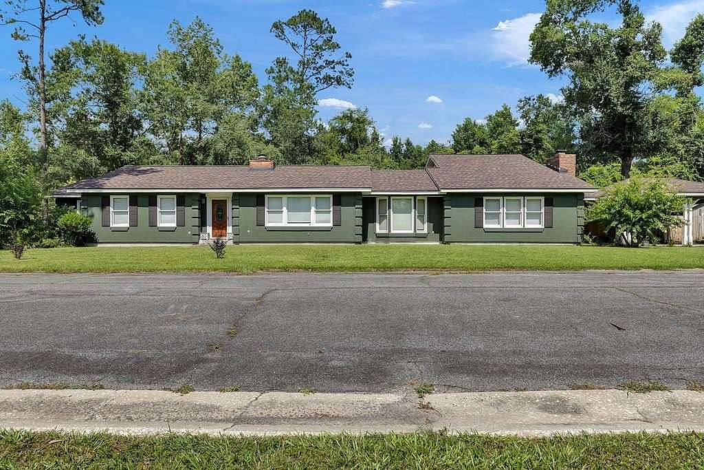 1.5 Acres of Land with Home for Sale in Nashville, Georgia