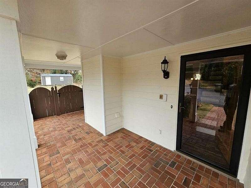 3.5 Acres of Land with Home for Lease in Loganville, Georgia