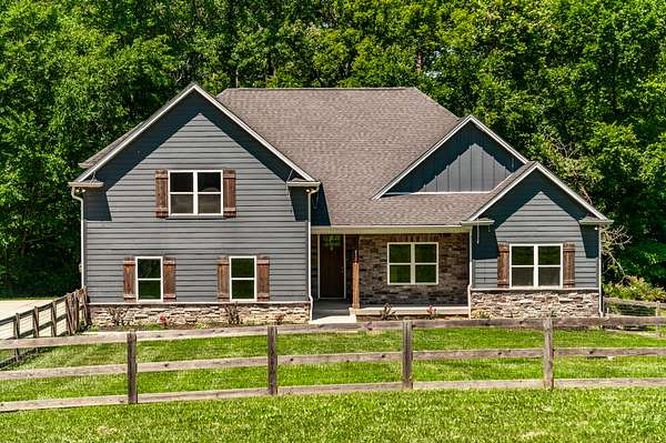 5 Acres of Land with Home for Sale in Greenbrier, Tennessee