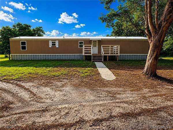 2 Acres of Land with Home for Lease in Crystal River, Florida