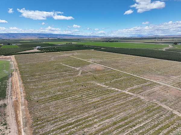 69 Acres of Land for Sale in Quincy, Washington