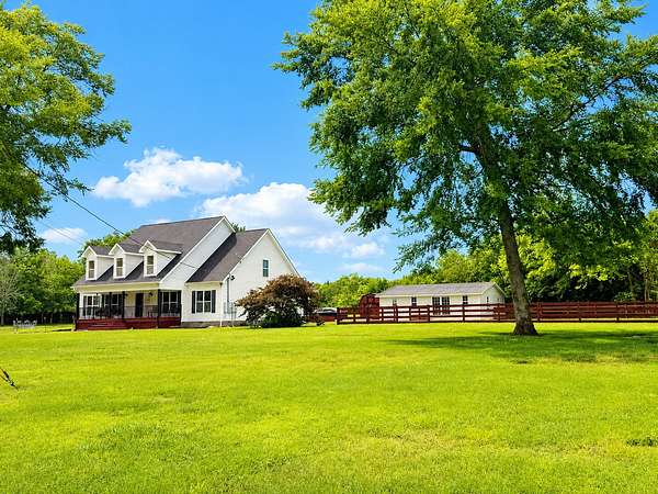 10 Acres of Land with Home for Sale in Lebanon, Tennessee