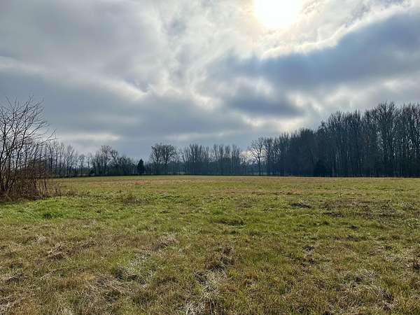 5.12 Acres of Residential Land for Sale in Cottontown, Tennessee